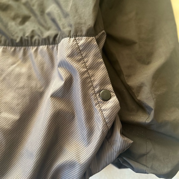 Men's Lost windbreaker. Black and grey. Size Med.      1101 - Picture 9 of 9